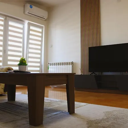 S アパート スコピエ