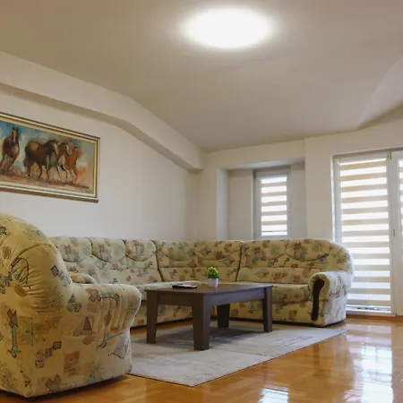 S Апартаменти