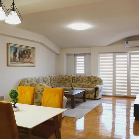 S Апартаменти *